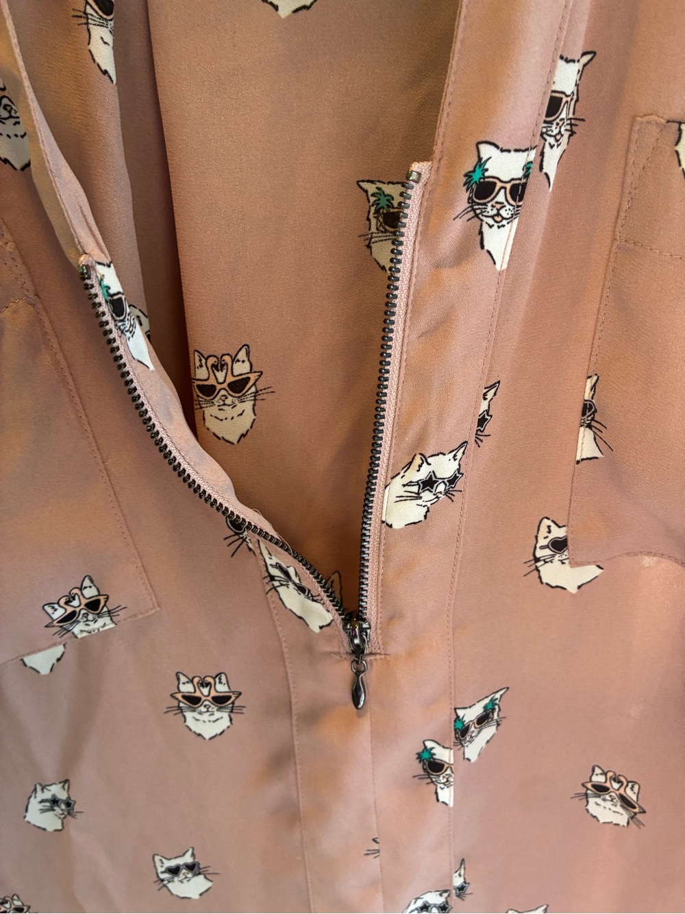 torrid Rose Mauve Floral-Print V-Neck Blouse - Picture 10 of 13